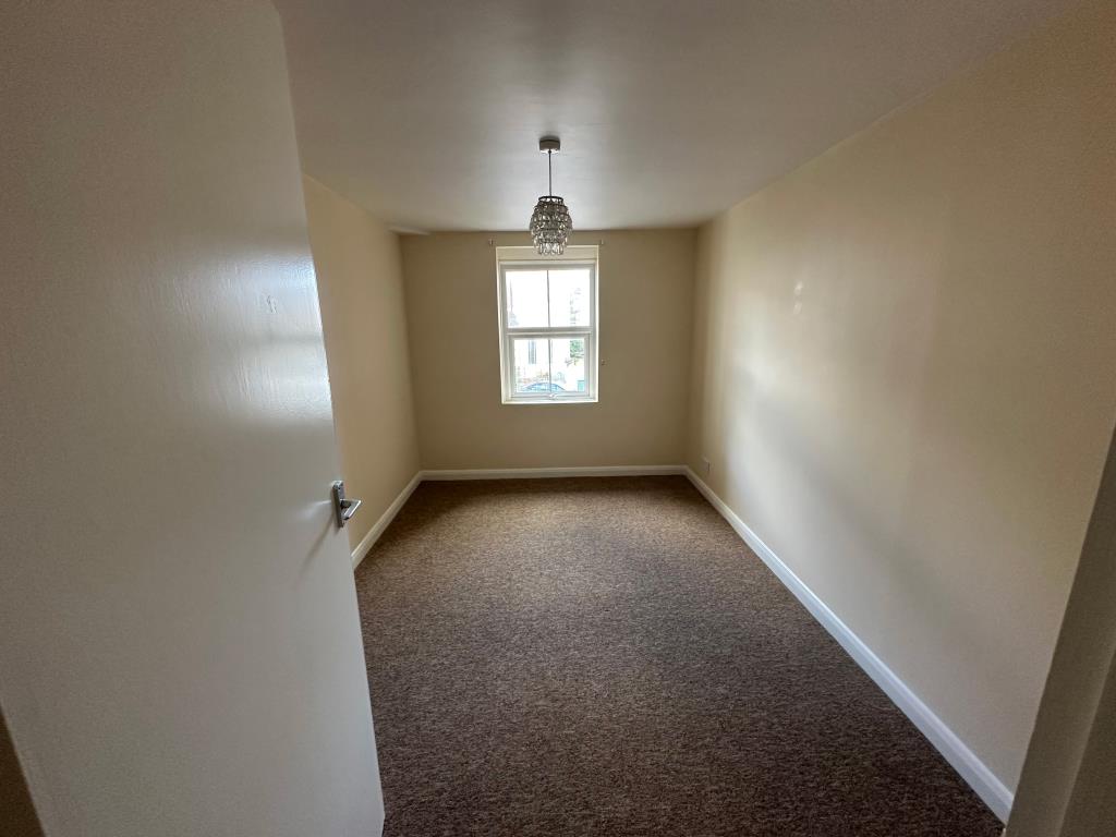 Lot: 18 - TWO-BEDROOM SEMI-DETACHED FOR INVESTMENT - Bedroom 1
